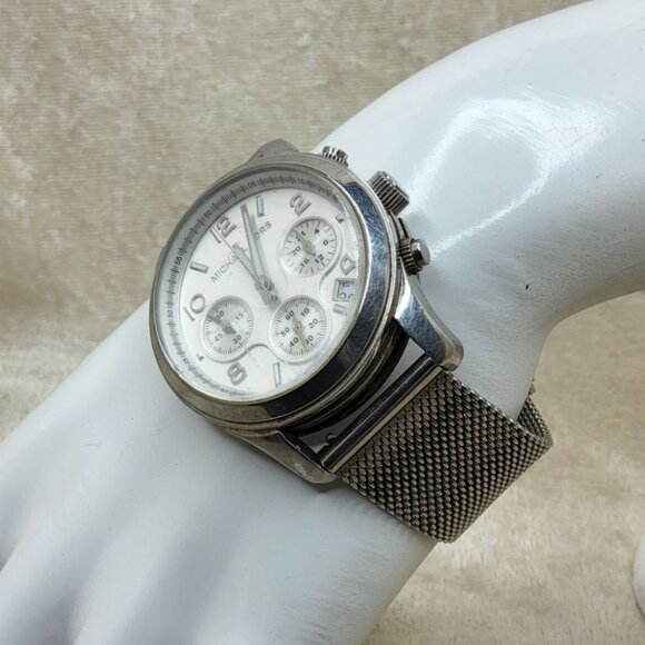 Michael Kors MK5076 Runway Silver Dial Stainless Steel Chronograph Women's Watch - Picture 2 of 6